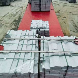 阳泉 芝麻白仿形加直形路沿石出货日常