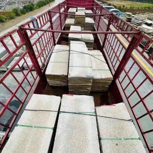 阳泉 黄金麻花岗岩荔枝面，光面毛板装车完成