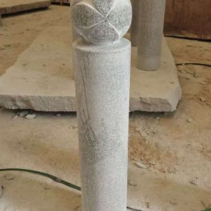 阳泉 芝麻白花岗岩石材挡车石柱、停车柱、圆柱挡车柱、方柱挡车柱等