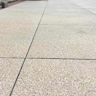 阳泉 黄金麻花岗岩石板材荔枝面地面铺装效果
