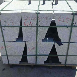 阳泉 芝麻白异形坐凳，石凳