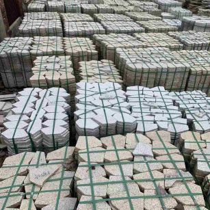 阳泉 黄金麻白麻花岗岩荔枝面地铺石(冰裂纹)