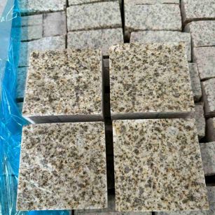 阳泉 黄金麻花岗岩自然面小方块，弹石，马蹄石等