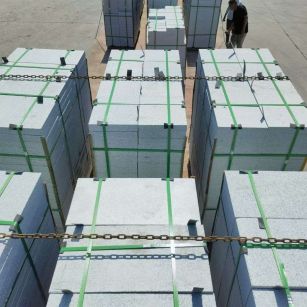 阳泉 芝麻白花岗岩5公分地铺石 花岗岩厂家工厂装车日常