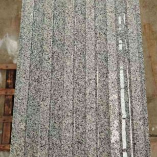 阳泉 芝麻白花岗岩荔枝面雕刻盲道，盲条