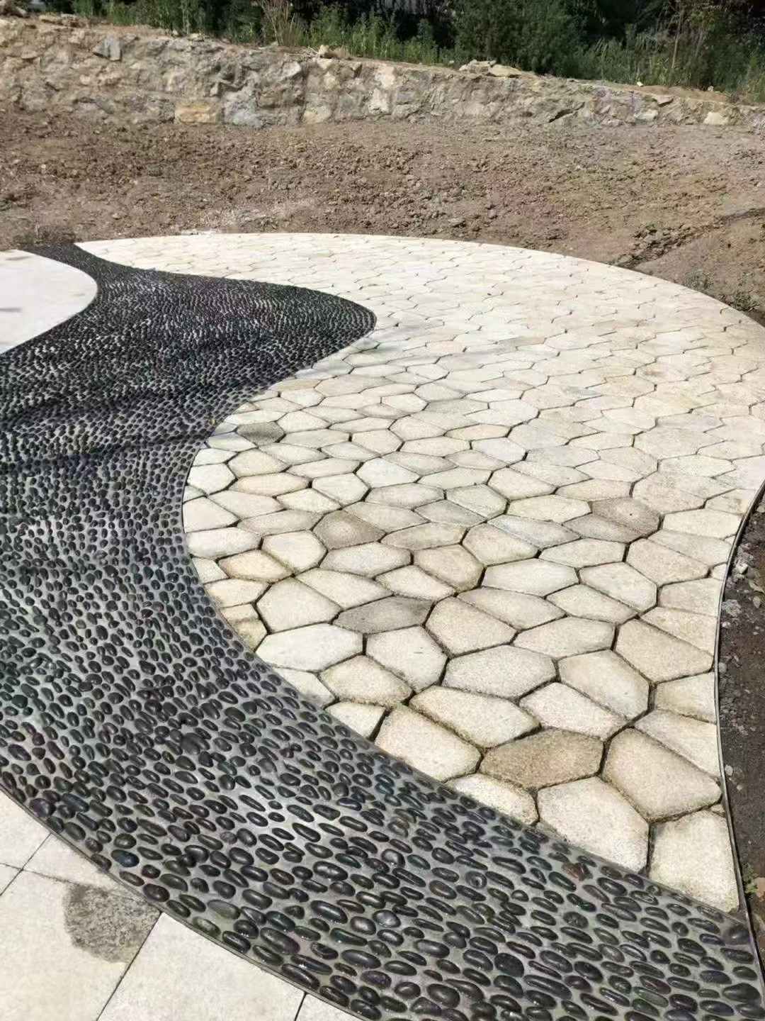 阳泉 黄金麻冰裂纹地铺石工地铺装案例