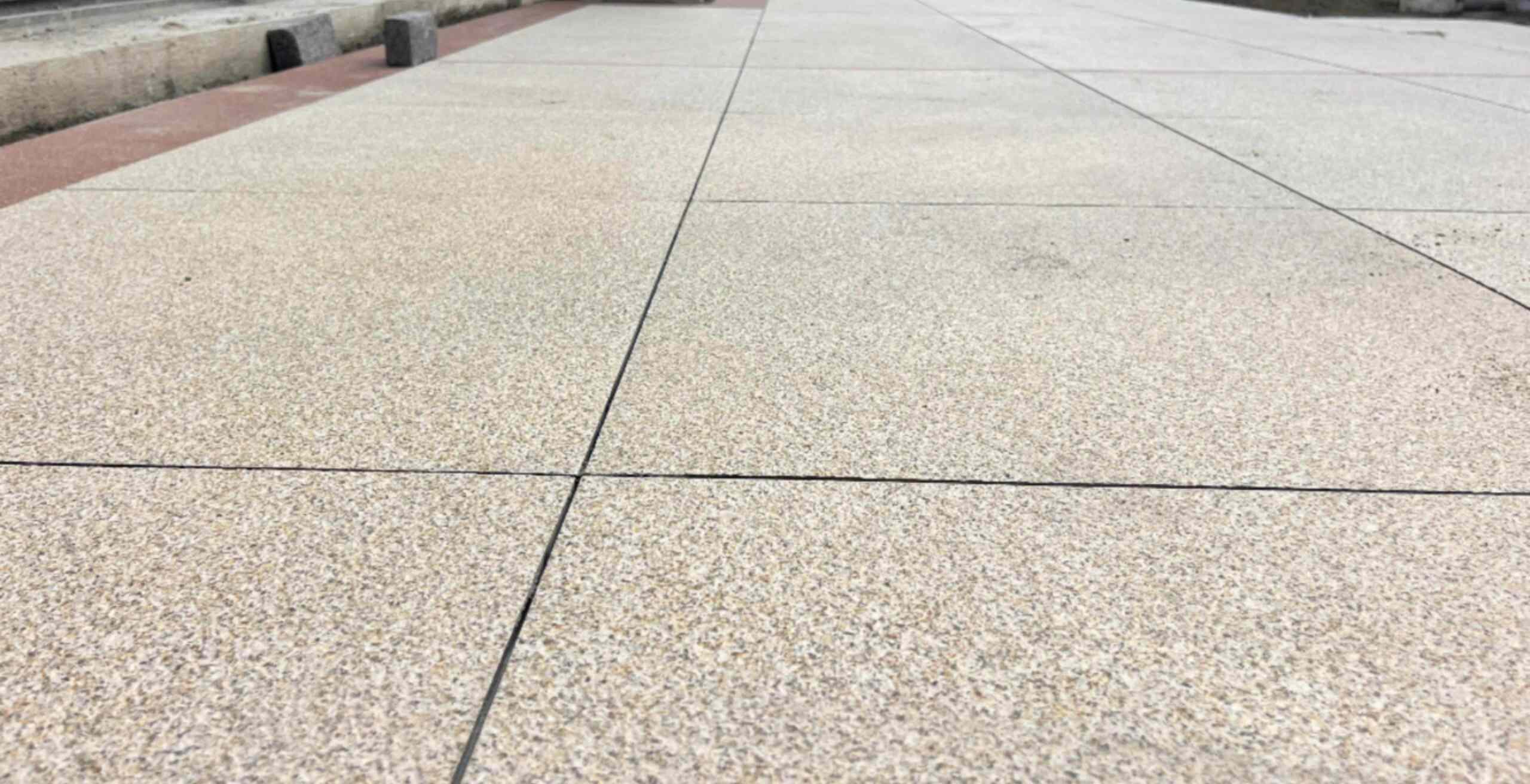 阳泉 黄金麻花岗岩石板材荔枝面地面铺装效果