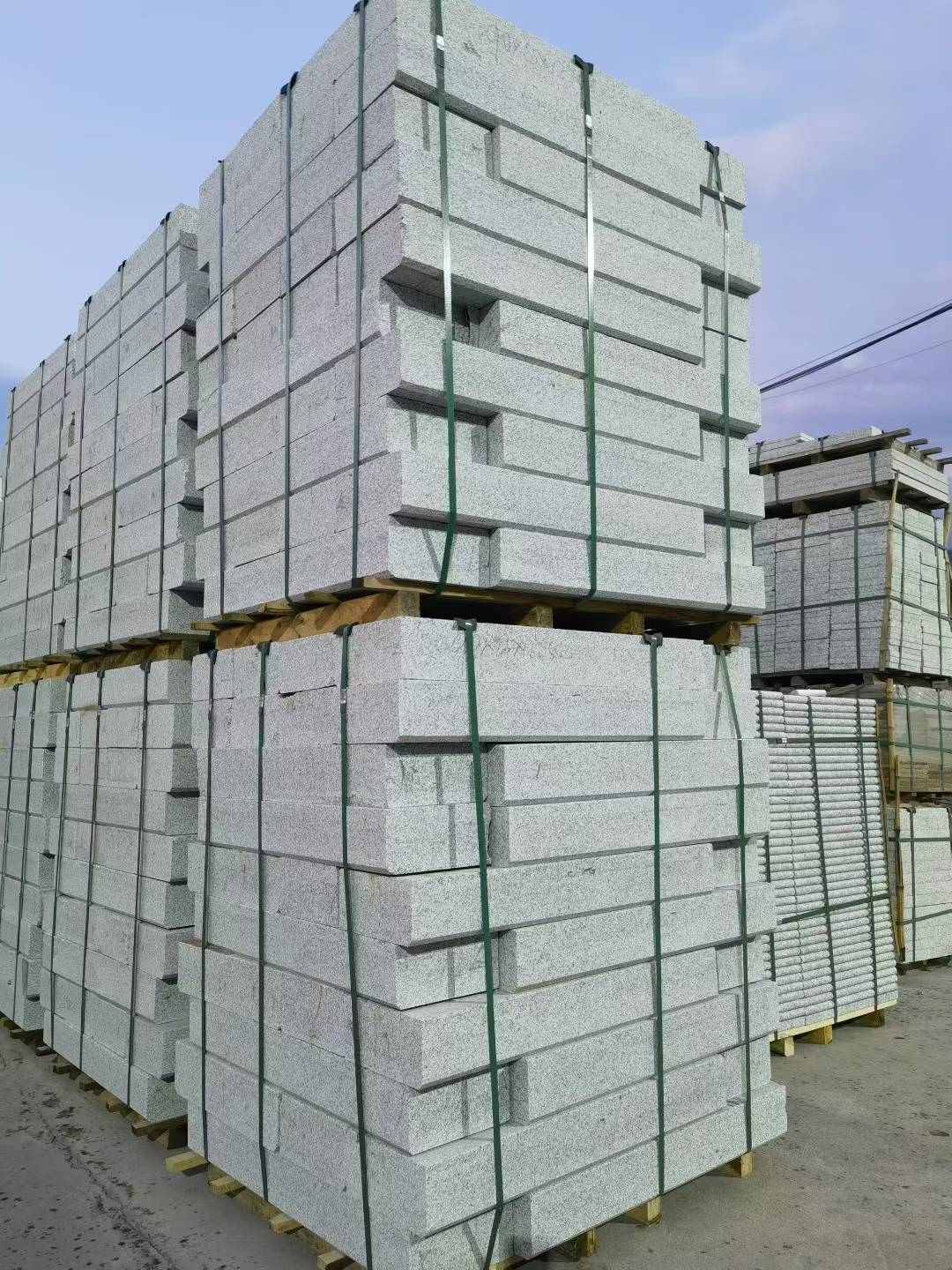 阳泉 芝麻白花岗岩路沿石，路缘石，路肩石，道牙，立缘石，马路牙子，街沿石，侧石等