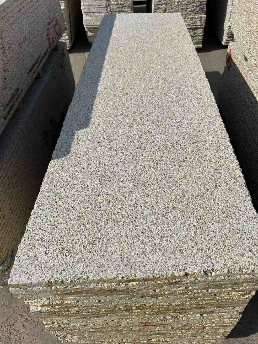 阳泉 黄金麻花岗岩荔枝面毛板，半成品