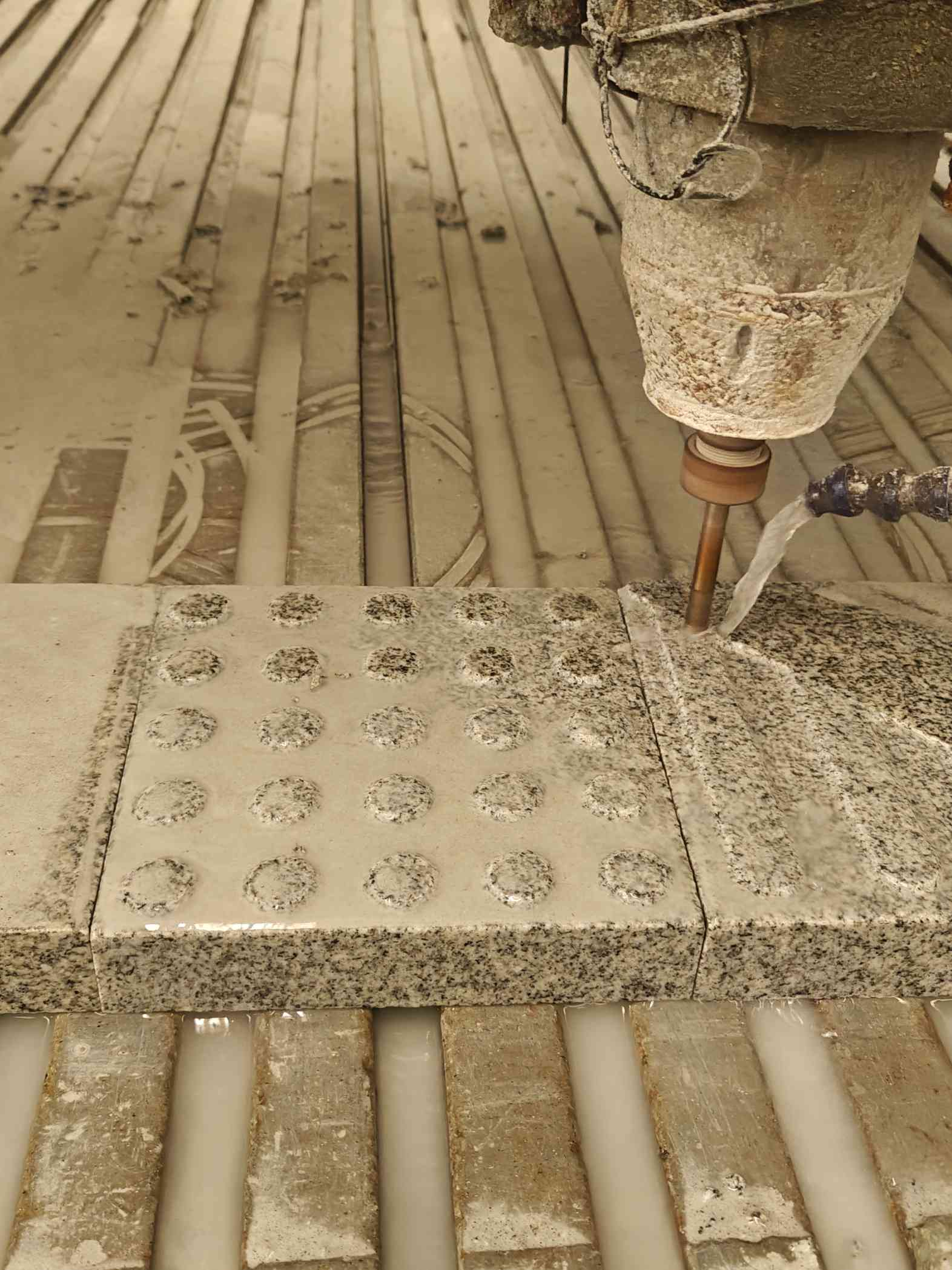 阳泉 芝麻白花岗岩石材盲人石、盲道石、盲点石