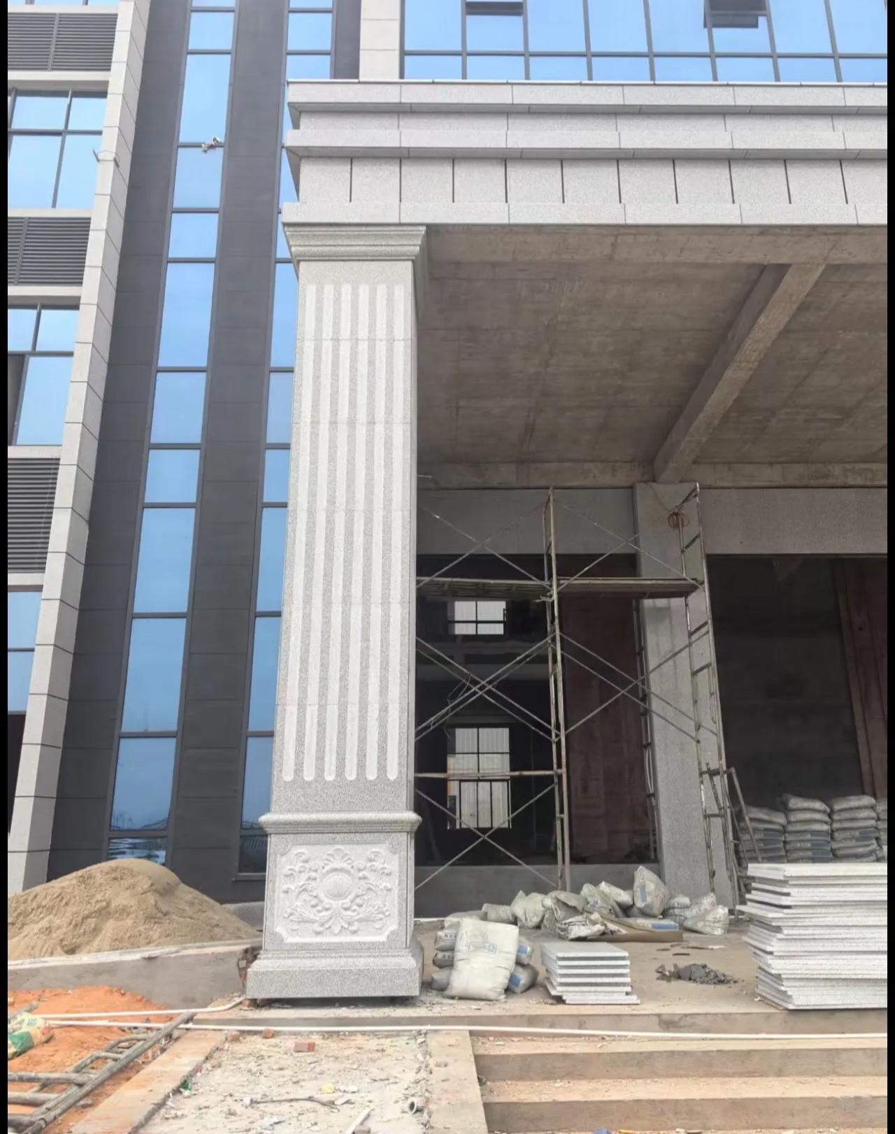 阳泉 芝麻白光面花岗岩门楼大柱（罗马柱）配雕花底座