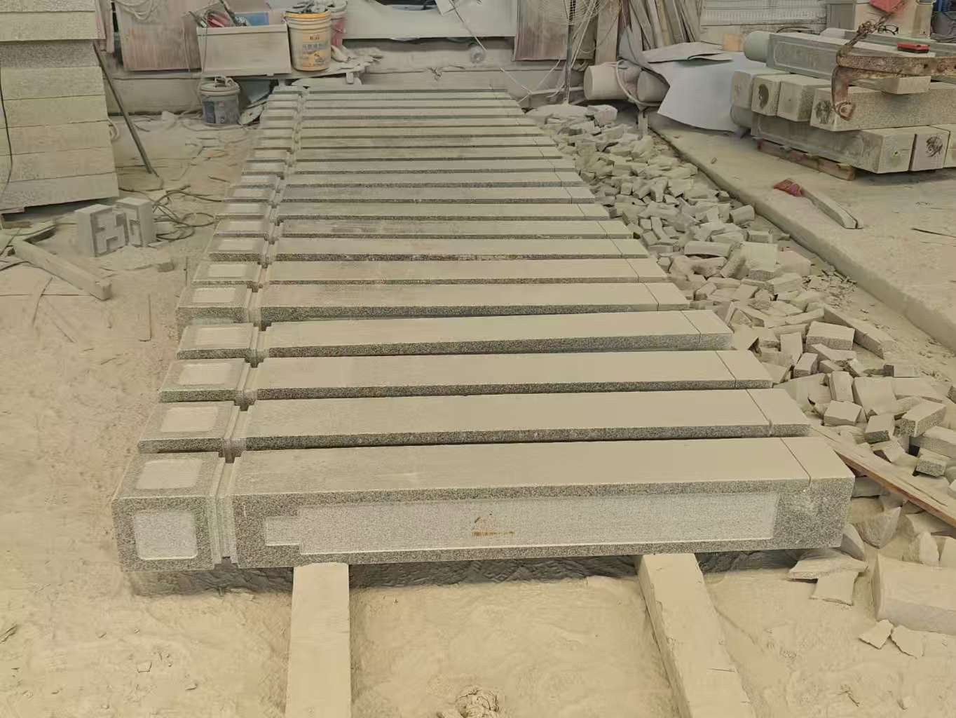 阳泉 芝麻白异形加工雕刻-栏杆大柱，方柱