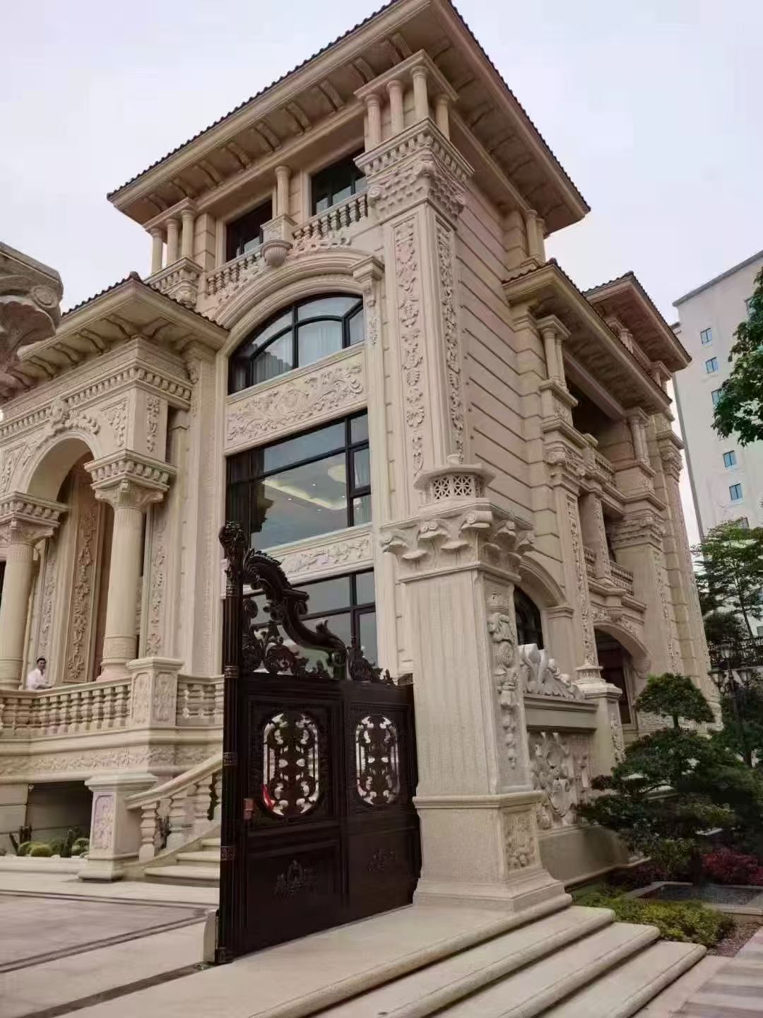 阳泉 黄金麻花岗岩别墅外墙干挂效果展示