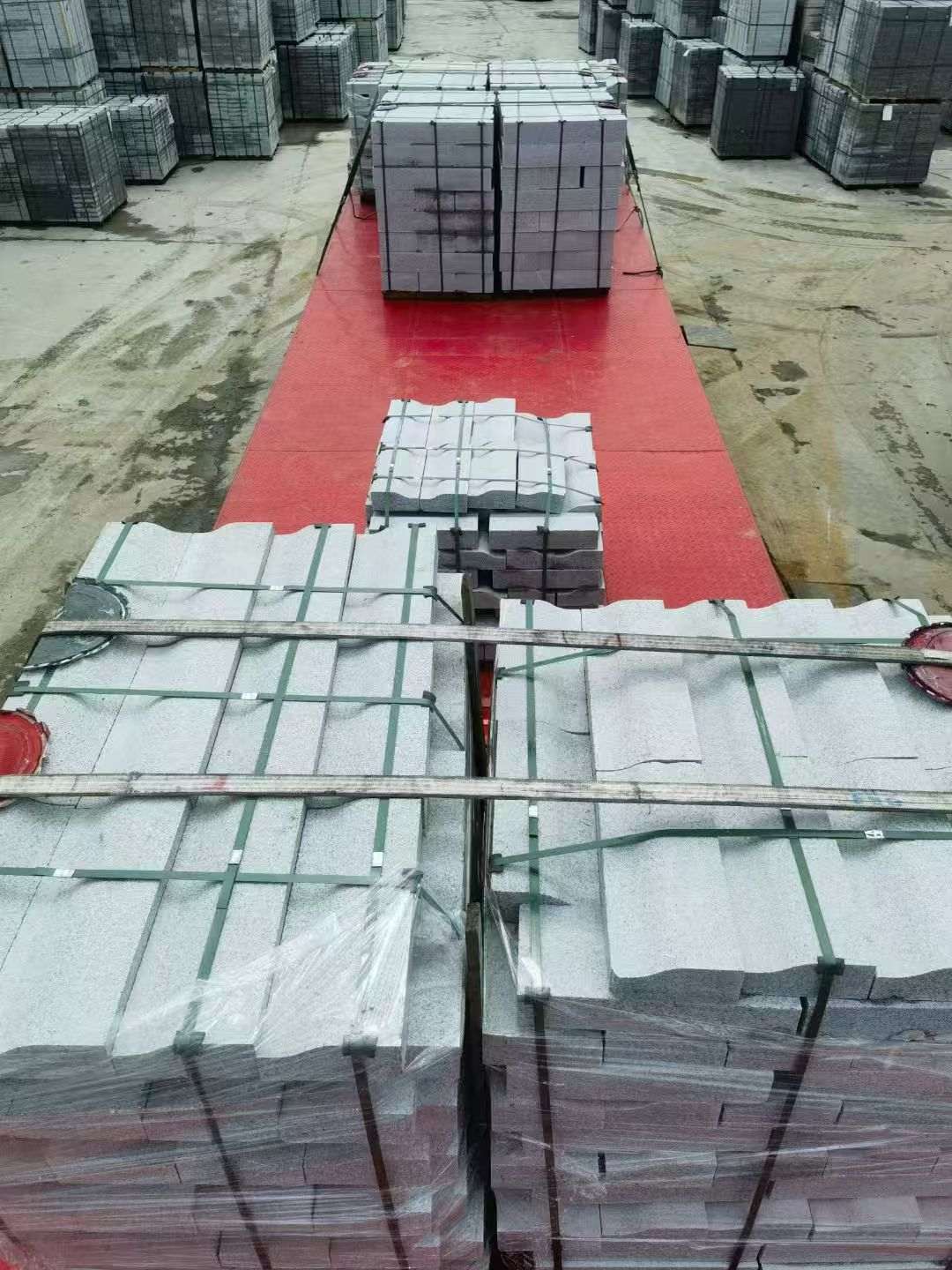 阳泉 芝麻白仿形加直形路沿石出货日常