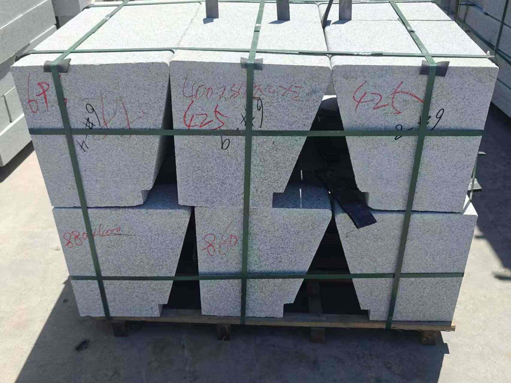 阳泉 芝麻白异形坐凳，石凳