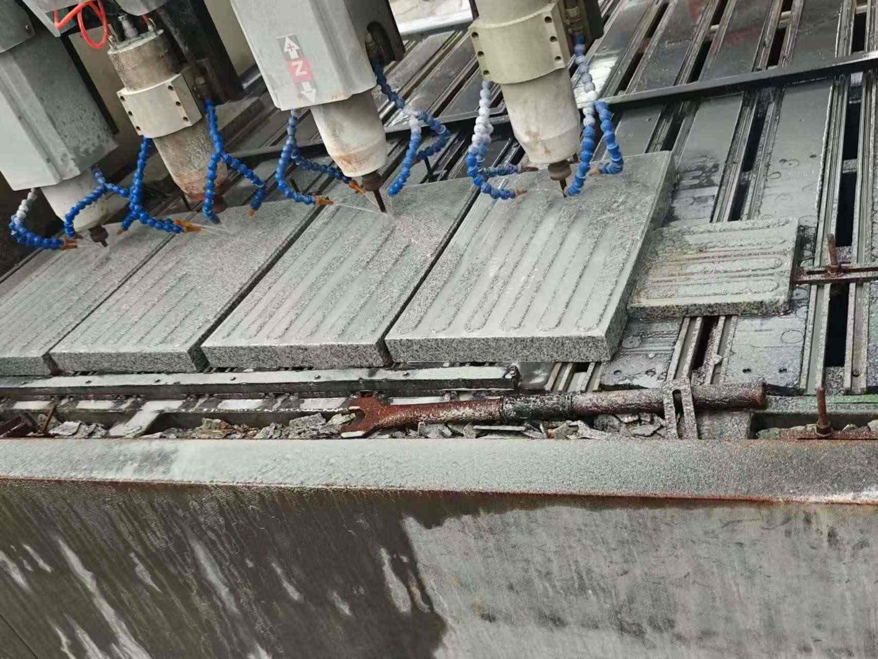 阳泉 芝麻白花岗岩荔枝面盲道雕刻