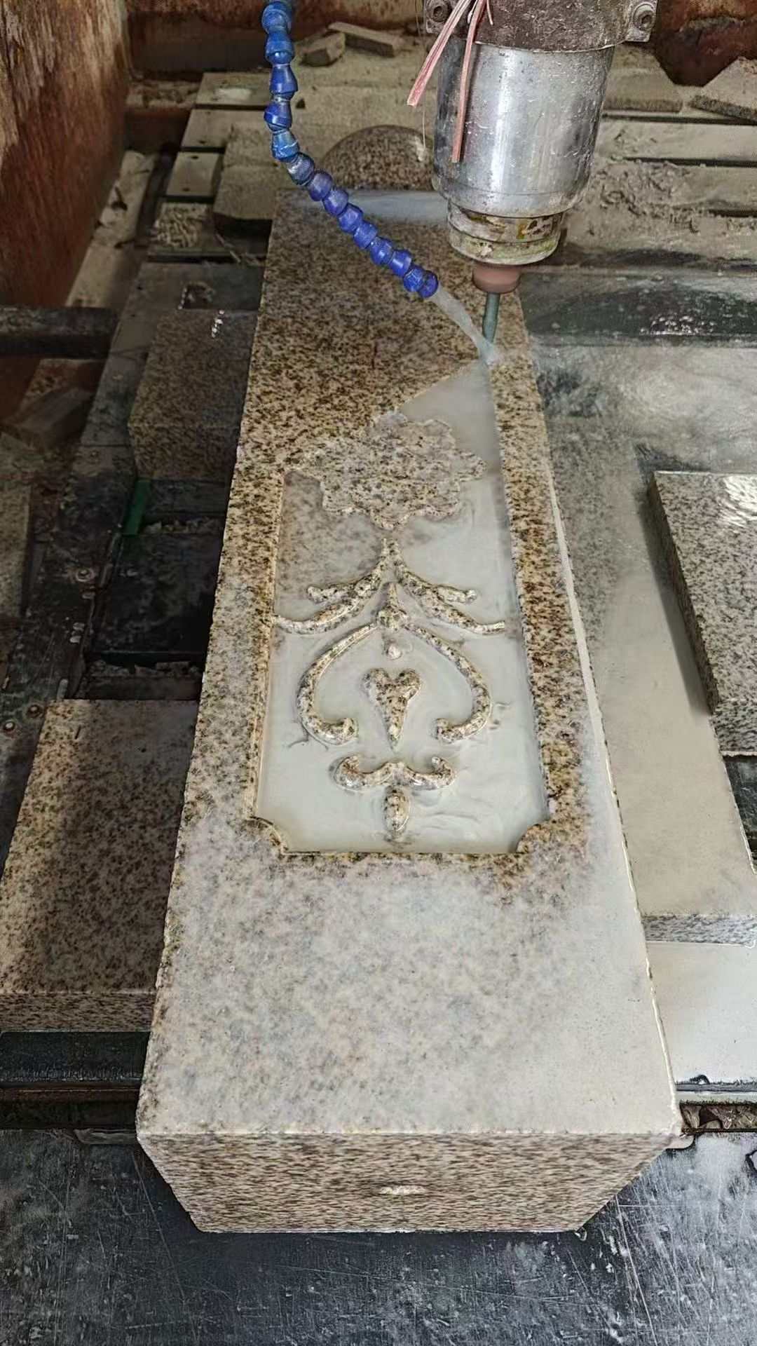 阳泉 黄金麻花岗岩异形加工雕刻栏杆大柱