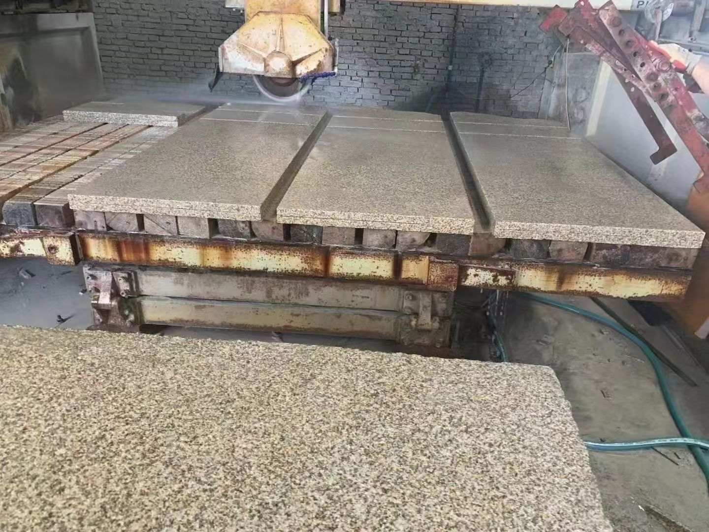 阳泉 黄金麻荔枝面成品板加工