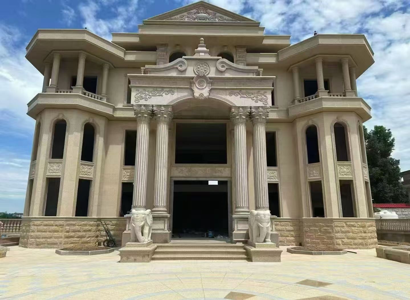 阳泉 黄金麻别墅外墙干挂，大柱，大象，蘑菇石，雕花板