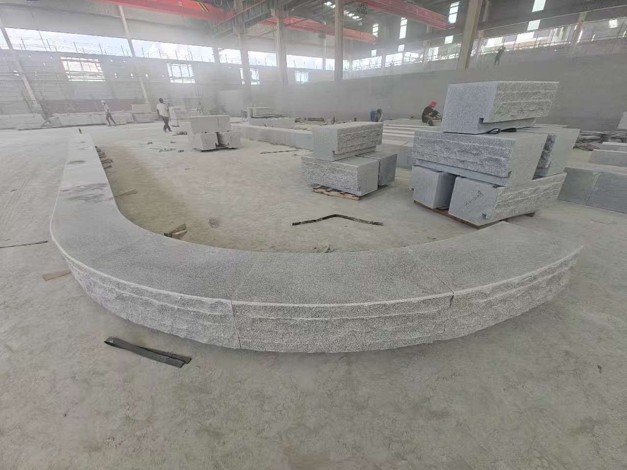 阳泉 芝麻白异形坐凳，自然面光面弧形加工