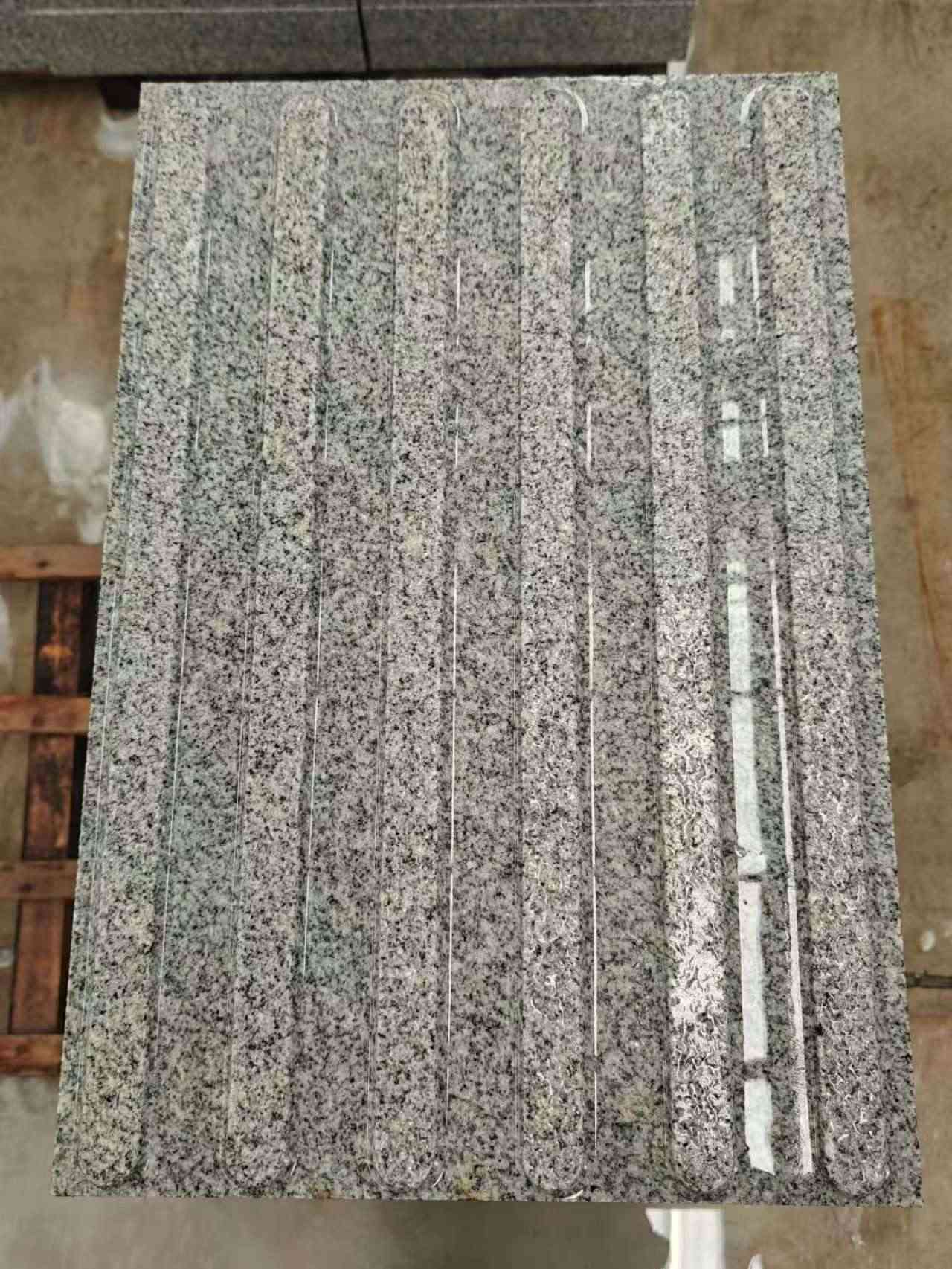 阳泉 芝麻白花岗岩荔枝面雕刻盲道，盲条