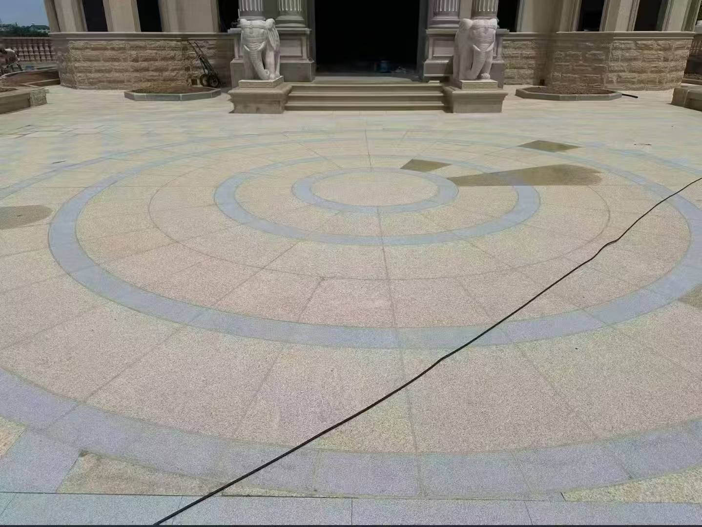 阳泉 黄金麻芝麻灰花岗岩石材地铺拼接效果